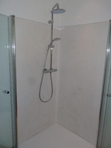Tadelaktputzfläche ohne Fugen in Dusche